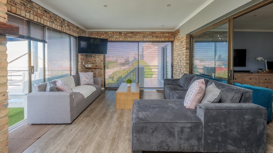 4 Bedroom Property for Sale in Oceanview Heights Western Cape